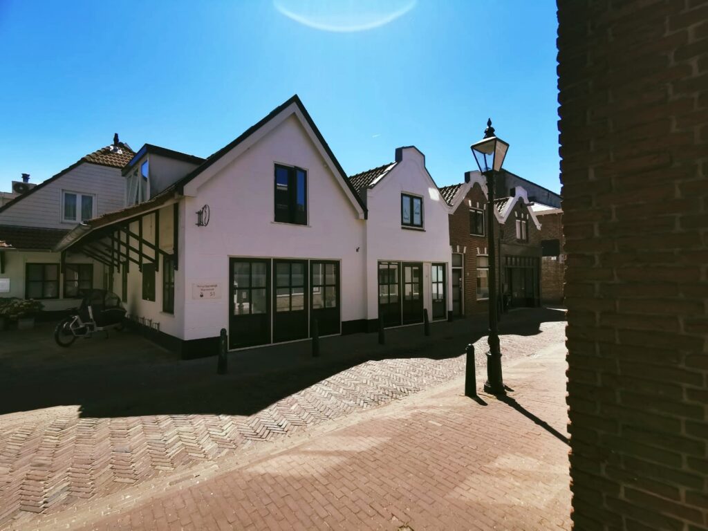 Buitengevel reinigen Warmond 2 Twee mooie witte buitengevels woning Warmond