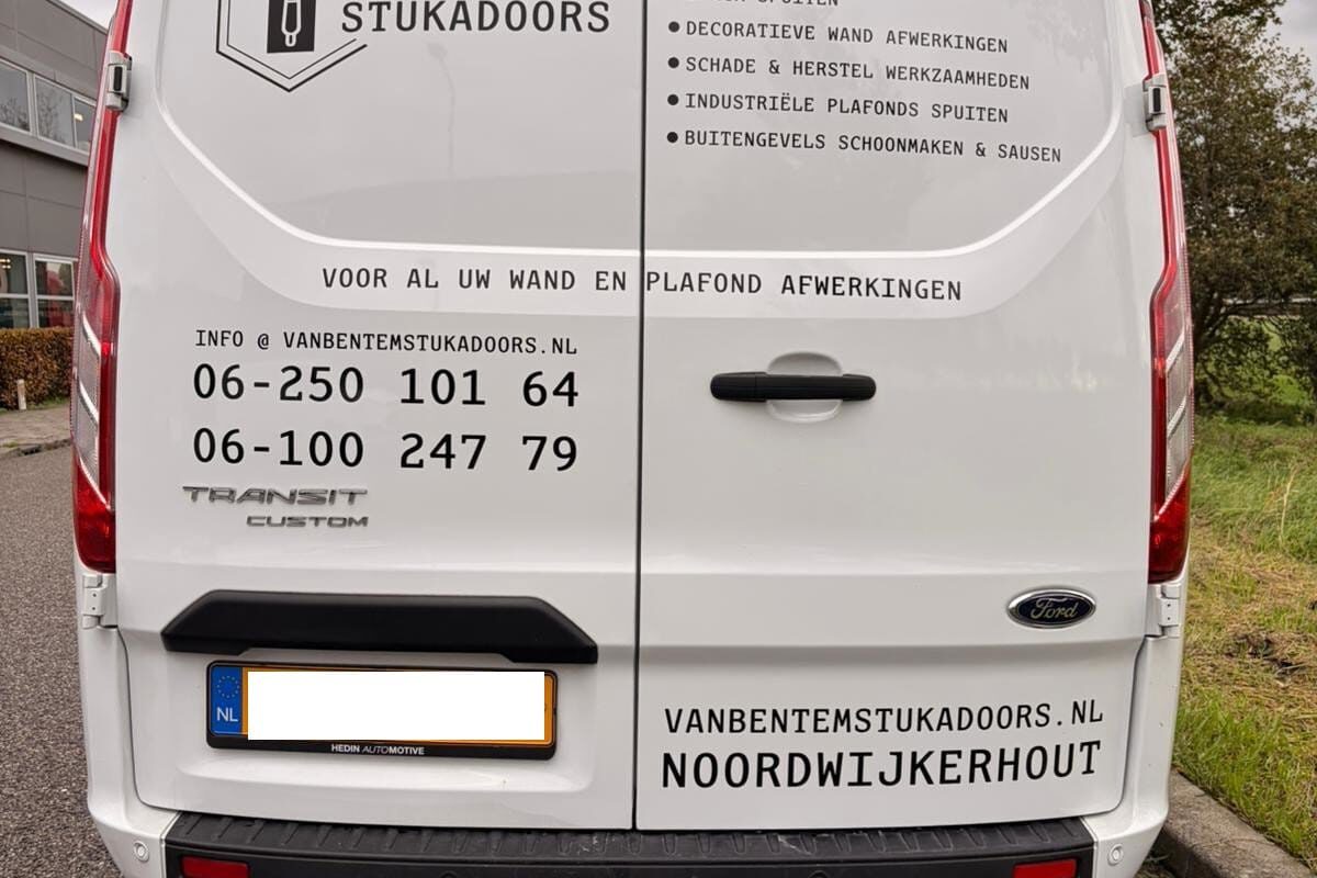 Stukadoor Haarlem voor woning, verbouwing en renovatie 2 Bedrijfswagen van J en E van Bentem stukadoors uit Noordwijkerhout