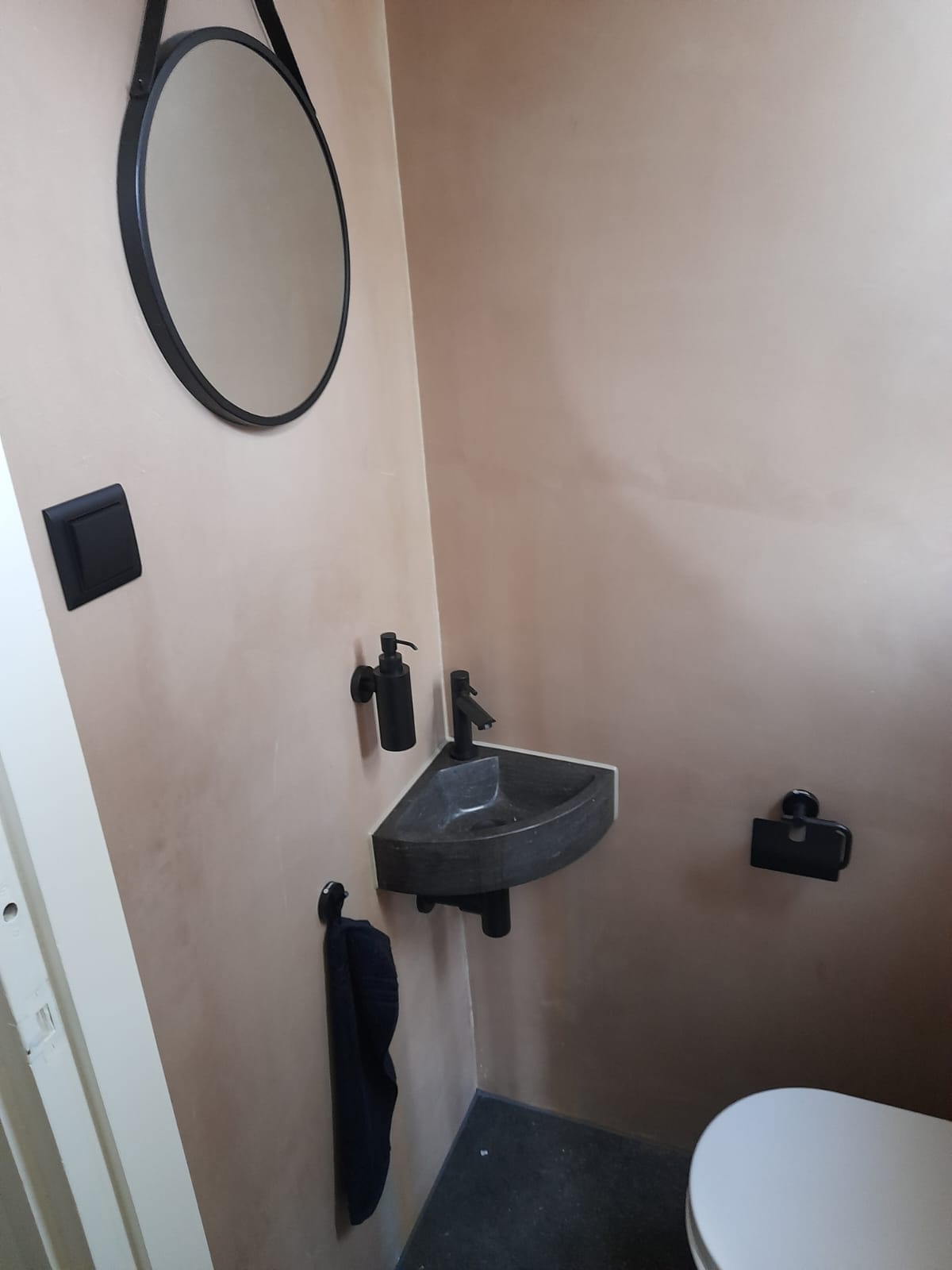 Betonlook badkamer met Beton Ciré 4 svg%3E