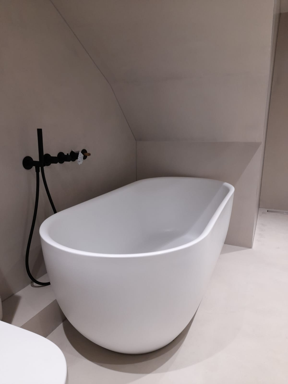 Betonlook badkamer met Beton Ciré 2 svg%3E