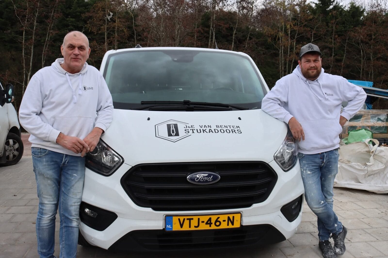 Stukadoor Noordwijkerhout met persoonlijk contact 2 Ed en Jeffrey van Bentem, vader en zoon en stukadoors uit Noordwijkerhout