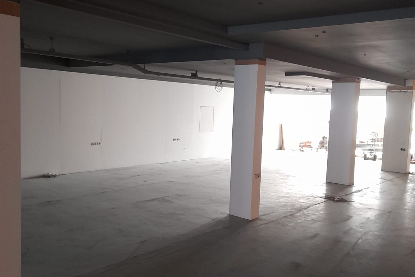 Stukadoor Amsterdam voor woning en appartement 4 Industrieel plafond in een bedrijfsruimte als voorbeeld van professioneel spuitwerk