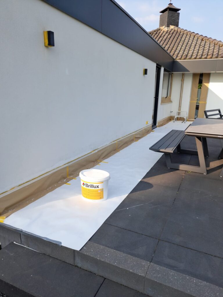 Buitengevel herstellen 6 Gevel-schoonspuiten-repareren-2x-sausen-buitenlatex-3 - j & e stukadoors noordwijkerhout