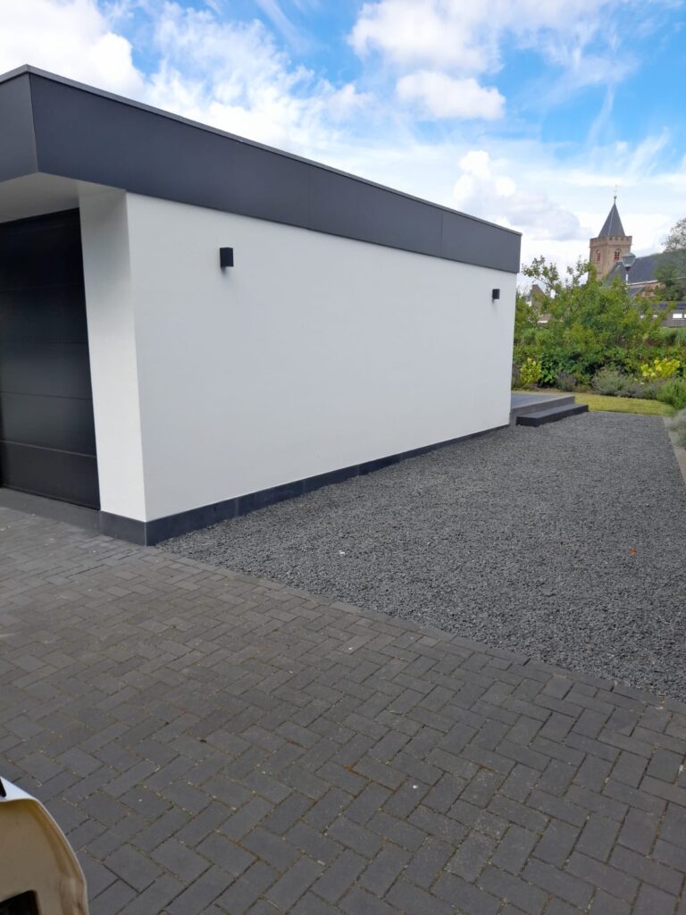 Buitengevel herstellen 1 Gevel-schoonspuiten-repareren-2x-sausen-buitenlatex-4 - j & e stukadoors noordwijkerhout