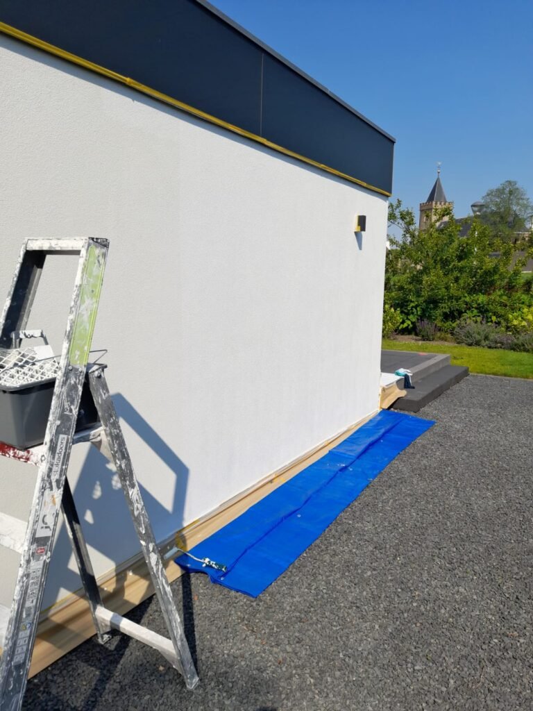 Buitengevel herstellen 3 Gevel-schoonspuiten-repareren-2x-sausen-buitenlatex-6 - j & e stukadoors noordwijkerhout