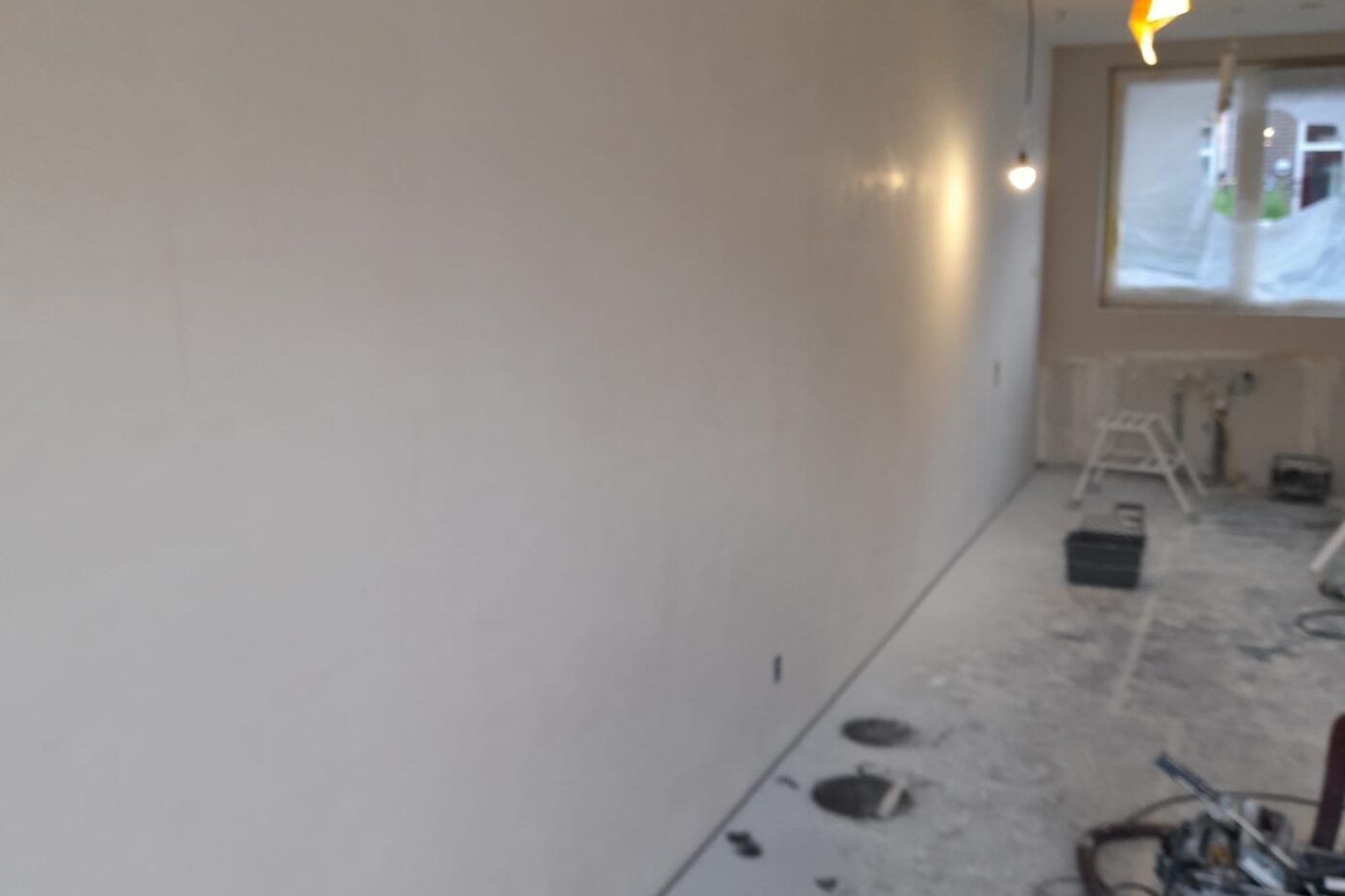 Stukadoor Lisse voor woning en renovatie 1 Woning in Lisse met professioneel afgewerkte wanden