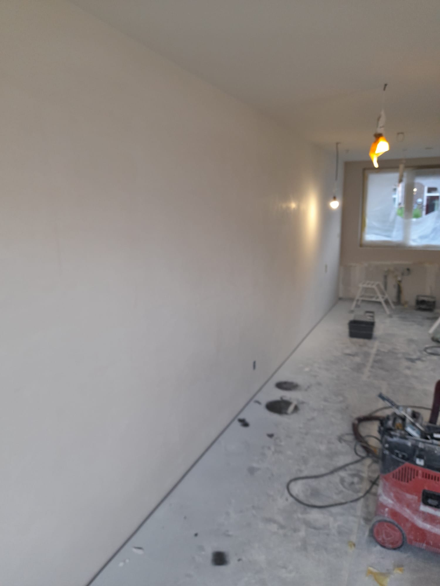 Sauswerk en spuitwerk woning in Lisse 12 Lichte woning in Lisse met strak gesausde wanden en gespoten plafond