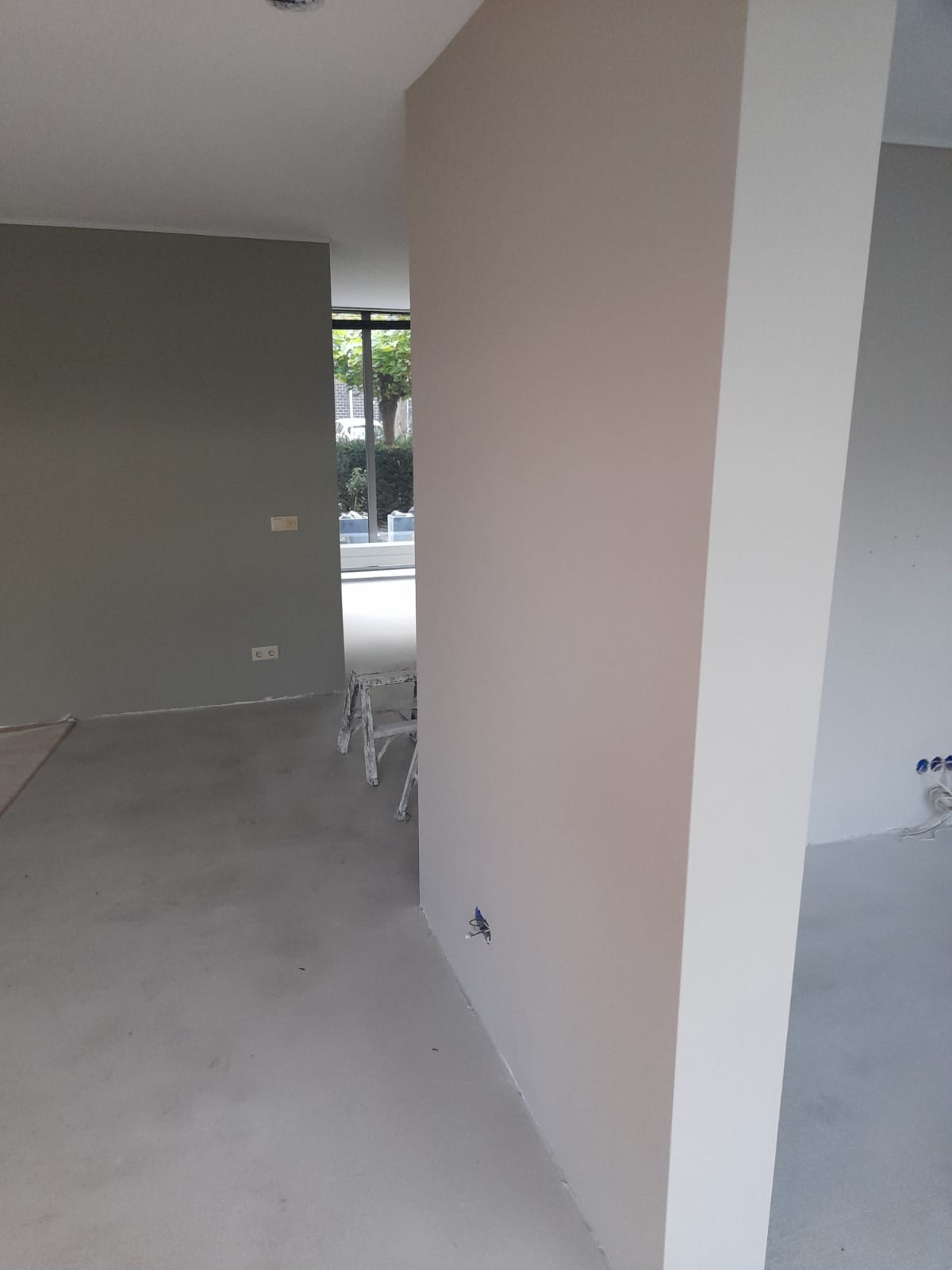 Sauswerk woning Zoetermeer 2 Witte wand en grijze wand woning