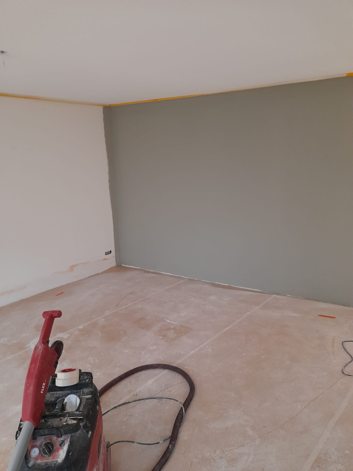 Sauswerk woning Zoetermeer 3 Twee wanden die gesaust zijn in wit en grijs